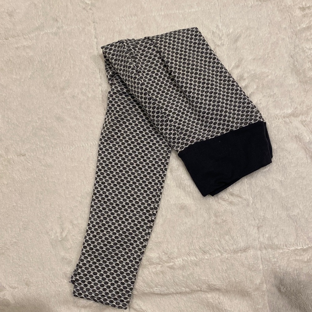 Athletic butt lifting work out leggings, small